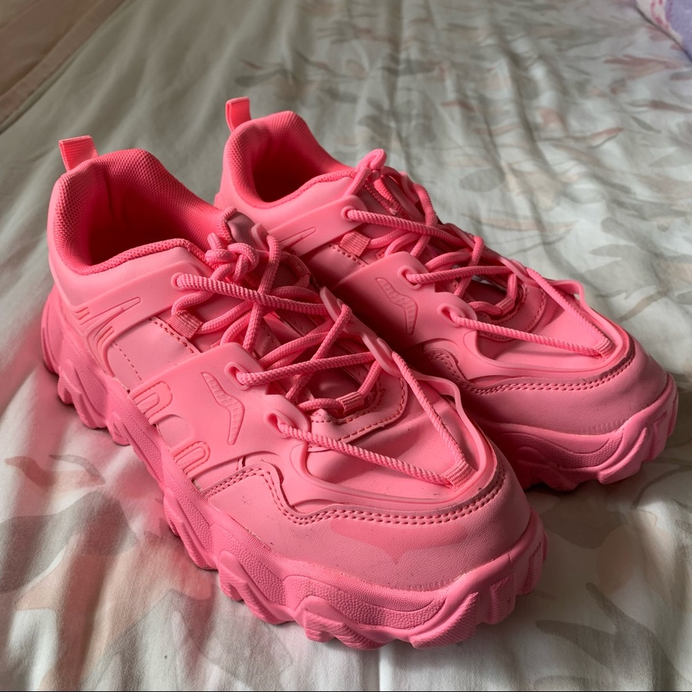 Neon pink sneakers 💕